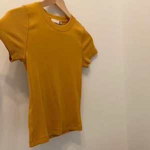 Cute basic ribbed shirt 💛